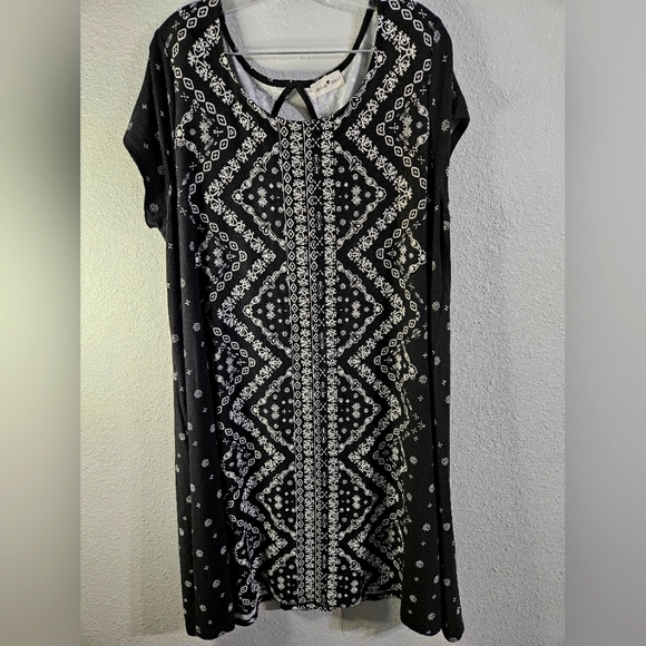 Derek Heart Dresses & Skirts - Derek Heart Black & White Knit Dress 2X